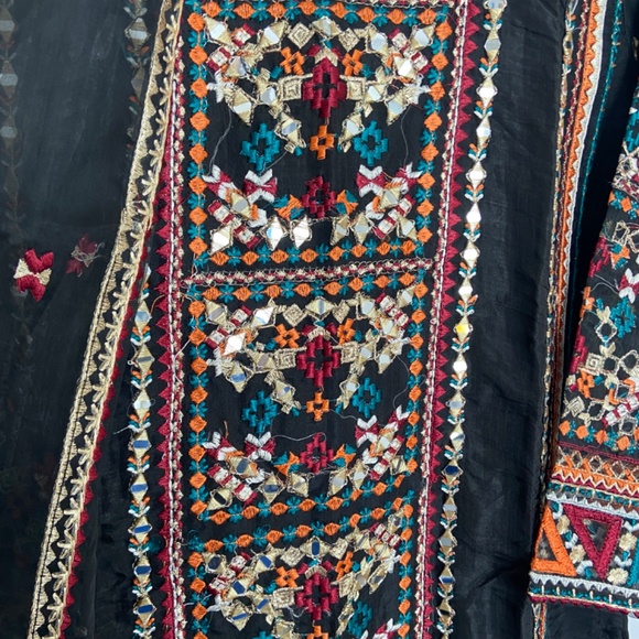 3 piece suit fancy embroidered mirrored like new shalwar kameez - Picture 3 of 8